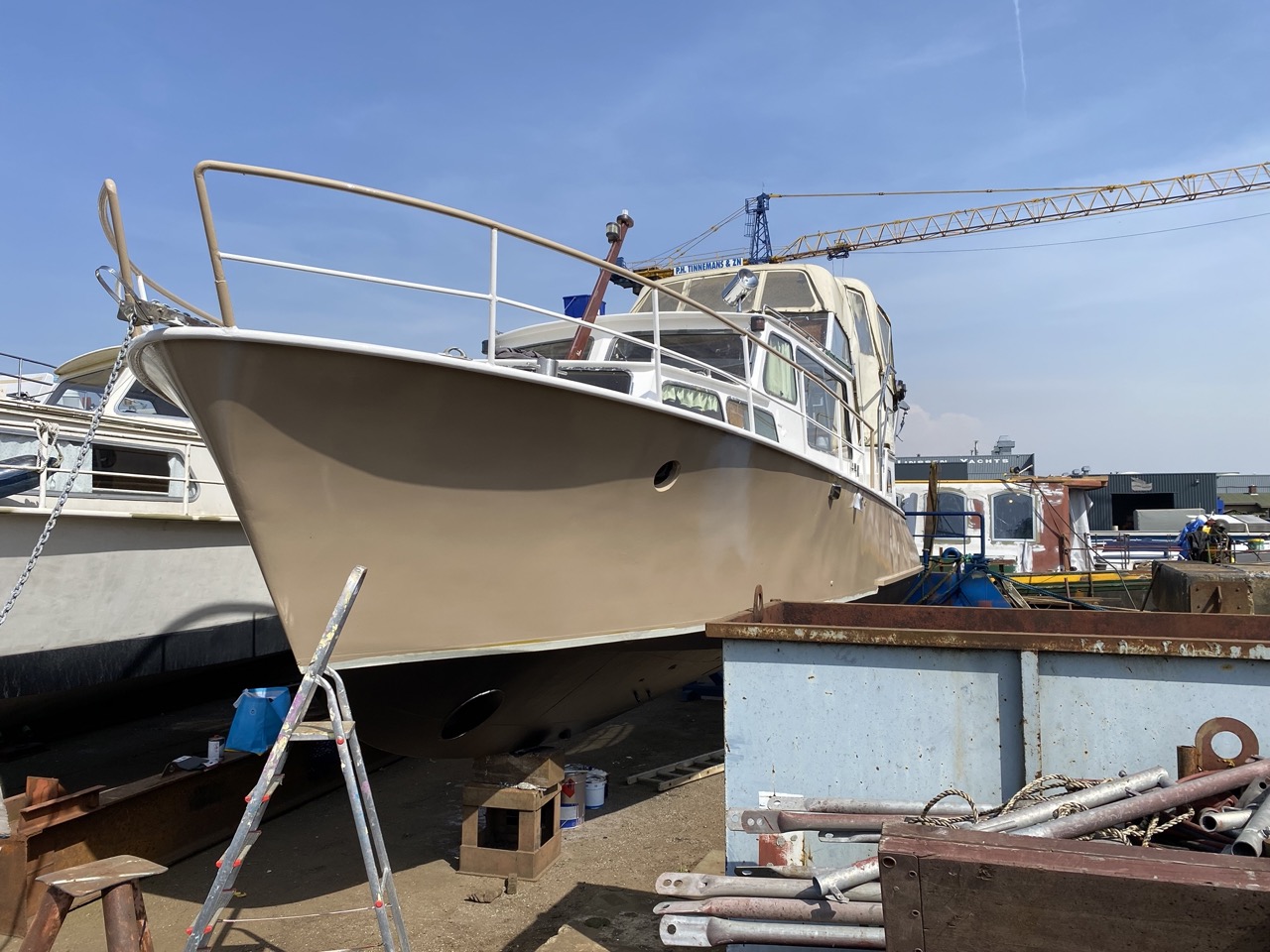 Kompletter Lackaufbau mit neuem Antifouling – nachher