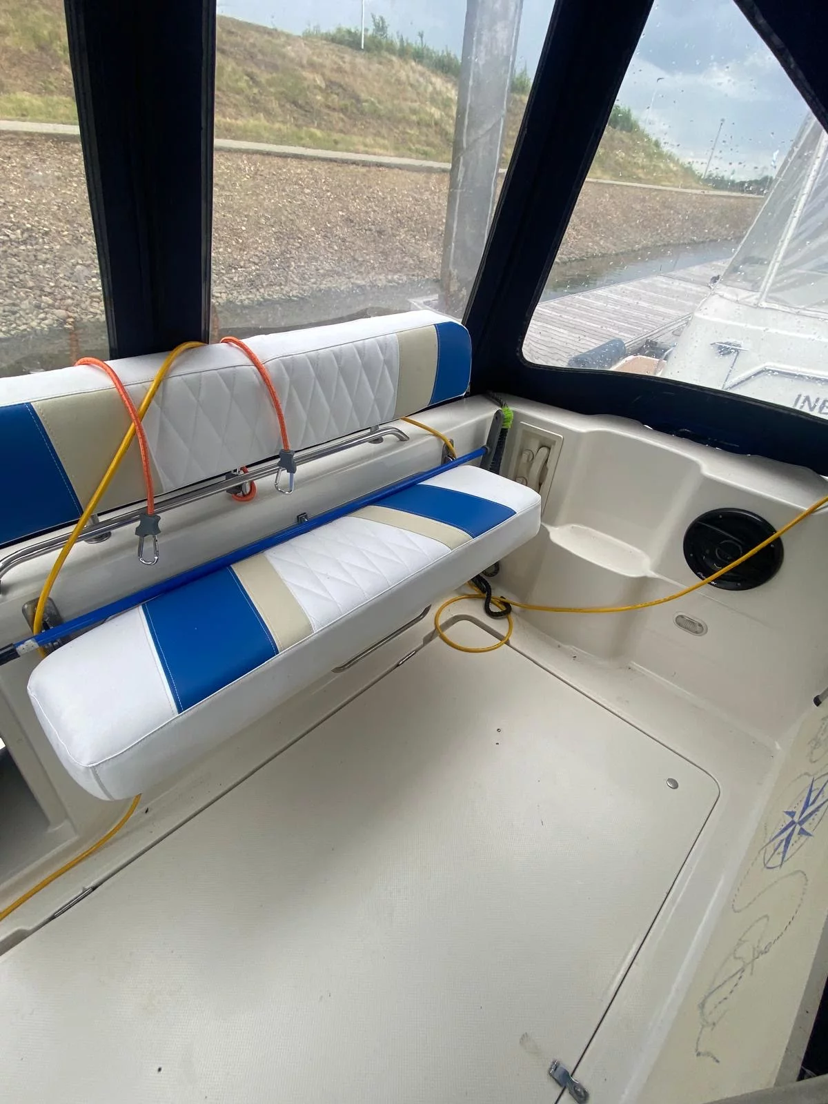 Vorher – Maßgefertigte Passformteppiche für eine Bayliner 2855