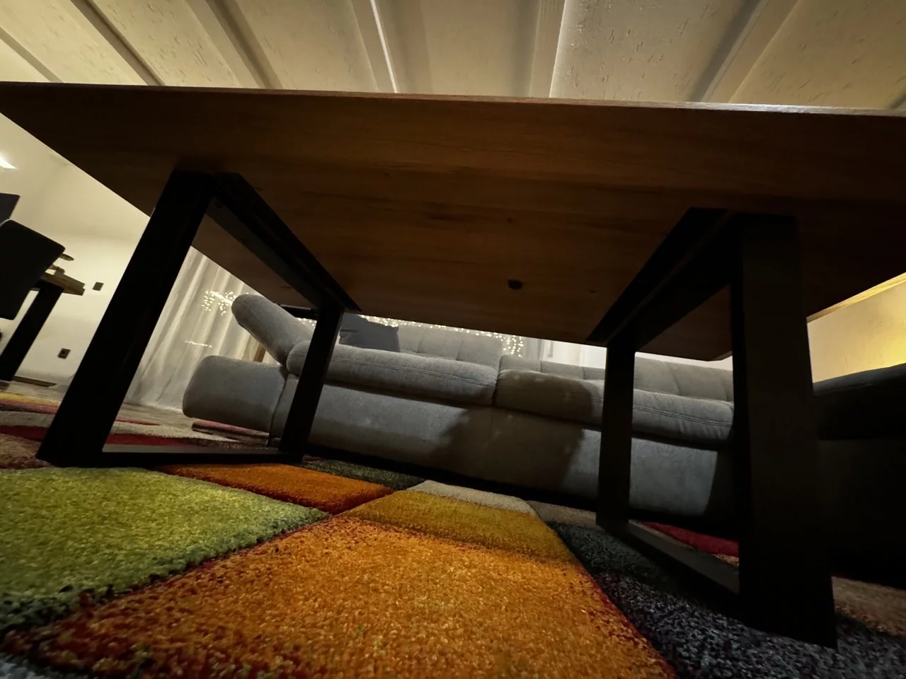 Nachher – Moderner Couchtisch aus massiver Eiche