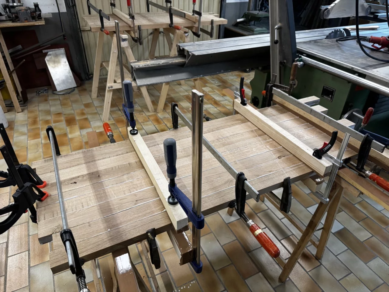 Vorher – Moderner Couchtisch aus massiver Eiche